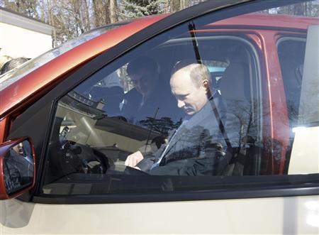 Medvegyev és Putyin a Yo-mobilban